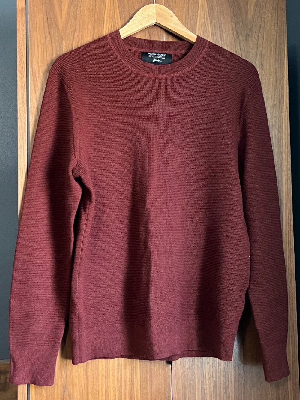 Banana Republic Medium Men's sweater, Red